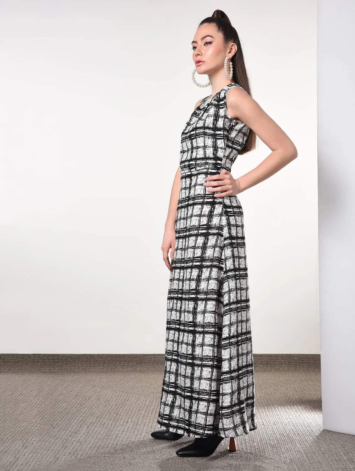 Round neck checkered maxi dress